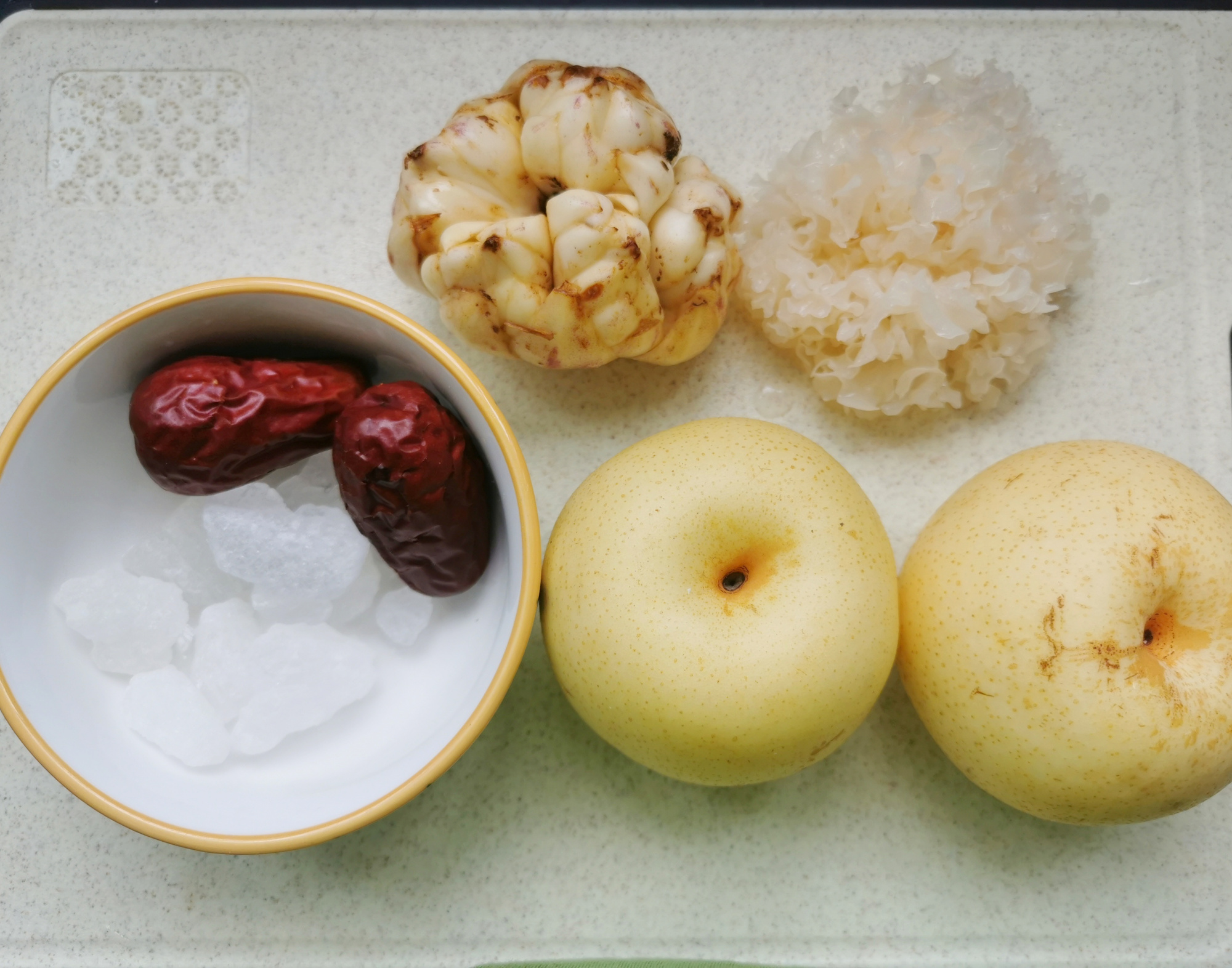 立秋喝银耳莲子粥,秋天喝银耳百合粥