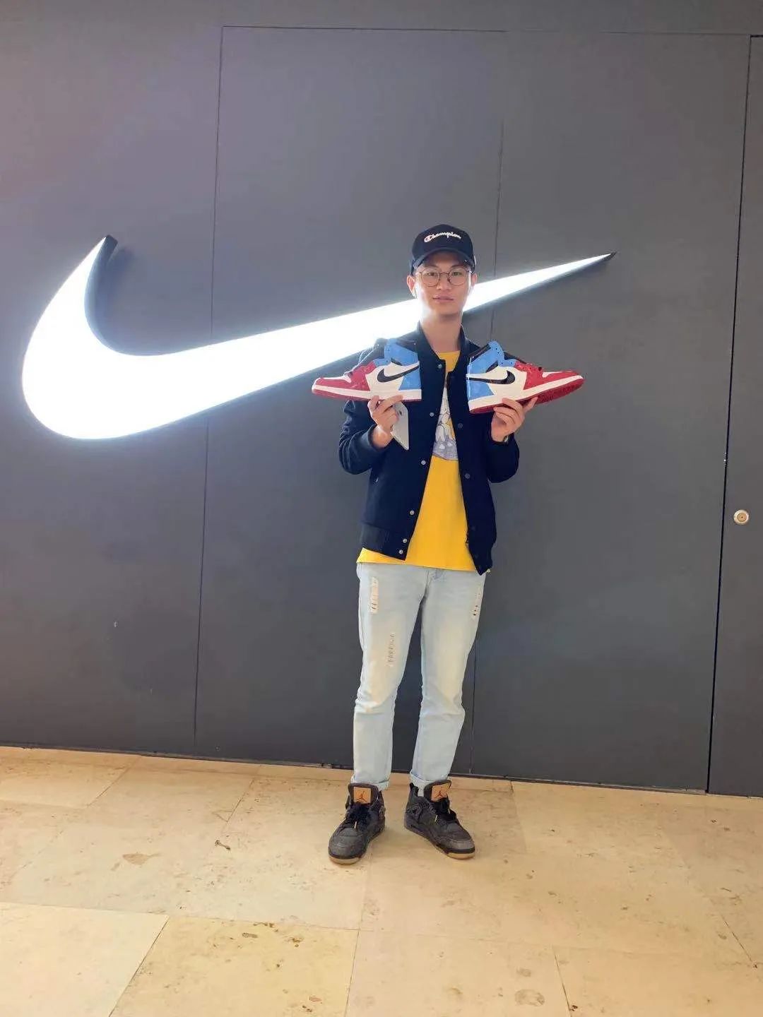 涨见识了!原来很多开宝马的都有一面鞋墙,穿的球鞋不上千就上万