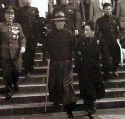 蒋介石最后逃离大陆时，座机差一点被打下，*剑英叶**为什么不开炮？