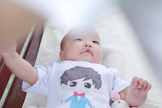 2岁宝宝夜间只睡8小时,2岁半宝宝晚上不睡三招解决