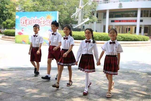 校服收费标准小学生,小学生校服收费100块