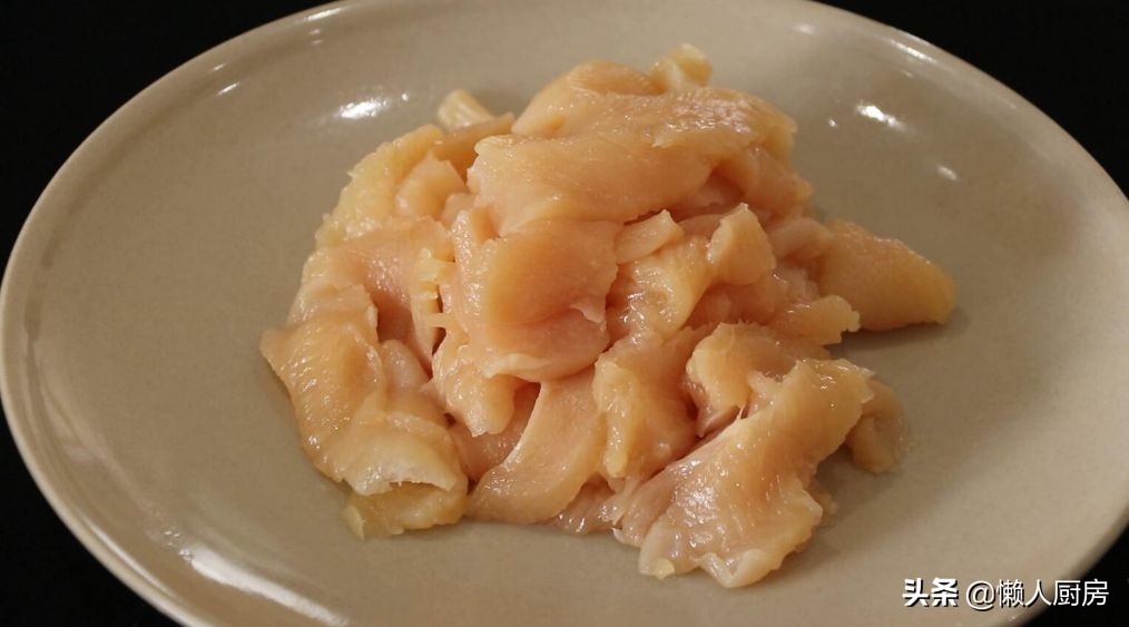 鸡胸肉怎么打汁吃最减肥,手撕鸡胸肉不柴的方法