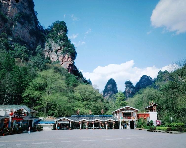 张家界离凤凰古城多远,张家界凤凰古城和湘西凤凰古城