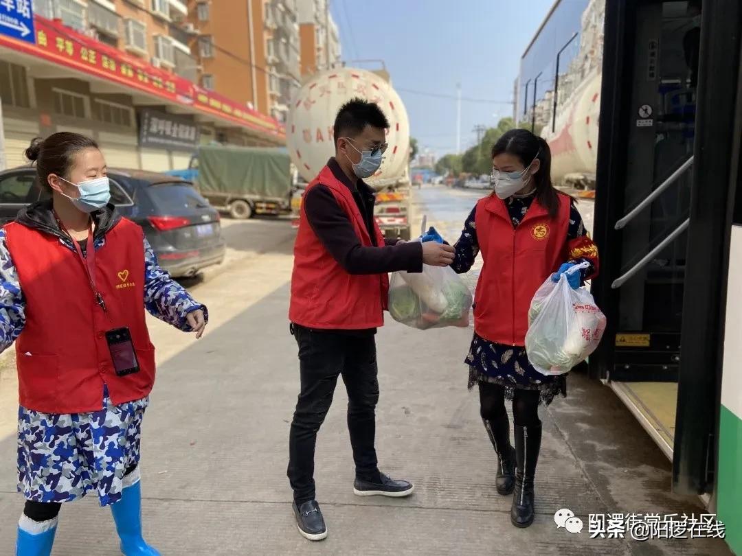 新洲区阳逻街常乐社区志愿者：“跑腿代购”暖人心