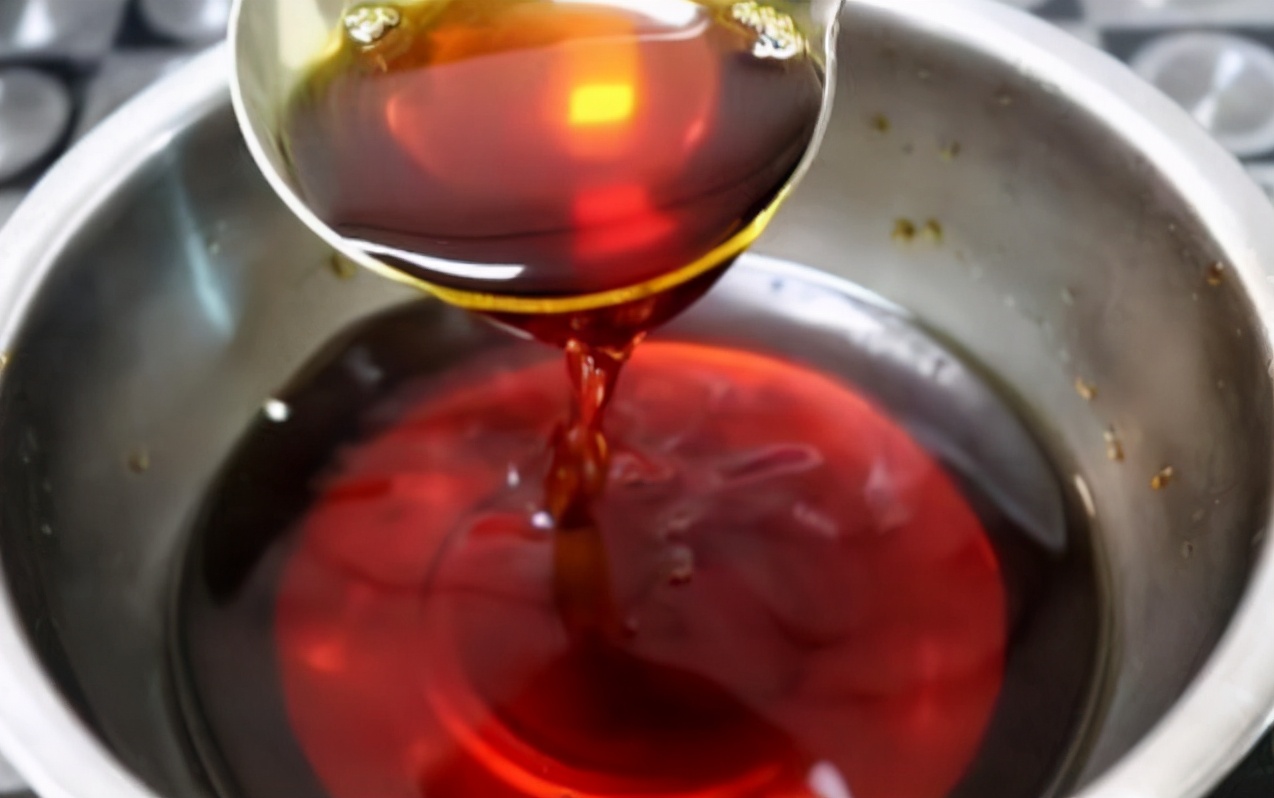 颗粒冰糖怎么炒糖色不苦,炒糖色刚下去就糊了