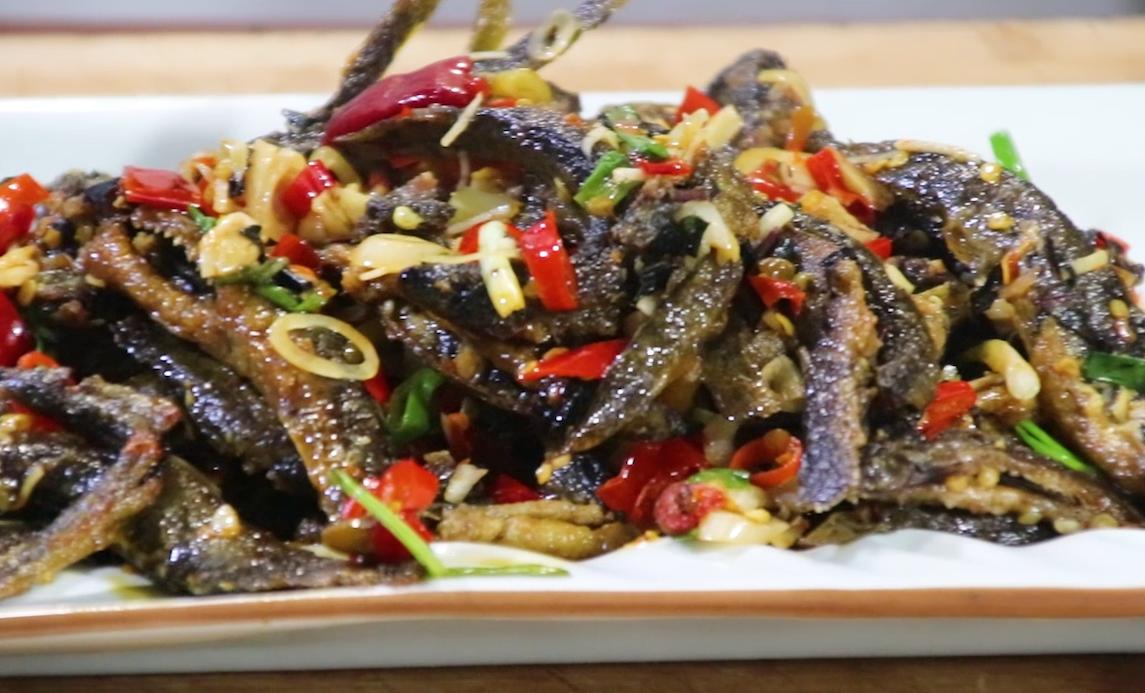 泥鳅最好吃家常做法大厨教你妙招,泥鳅配什么菜香辣入味好吃