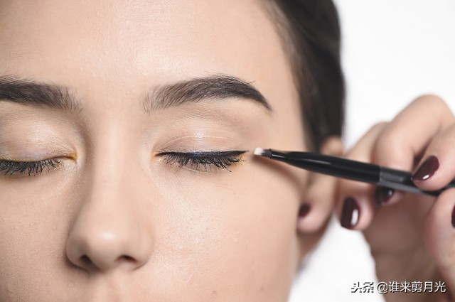 刚买的眼线笔怎样拆封,眼线笔如何出墨快一点呢