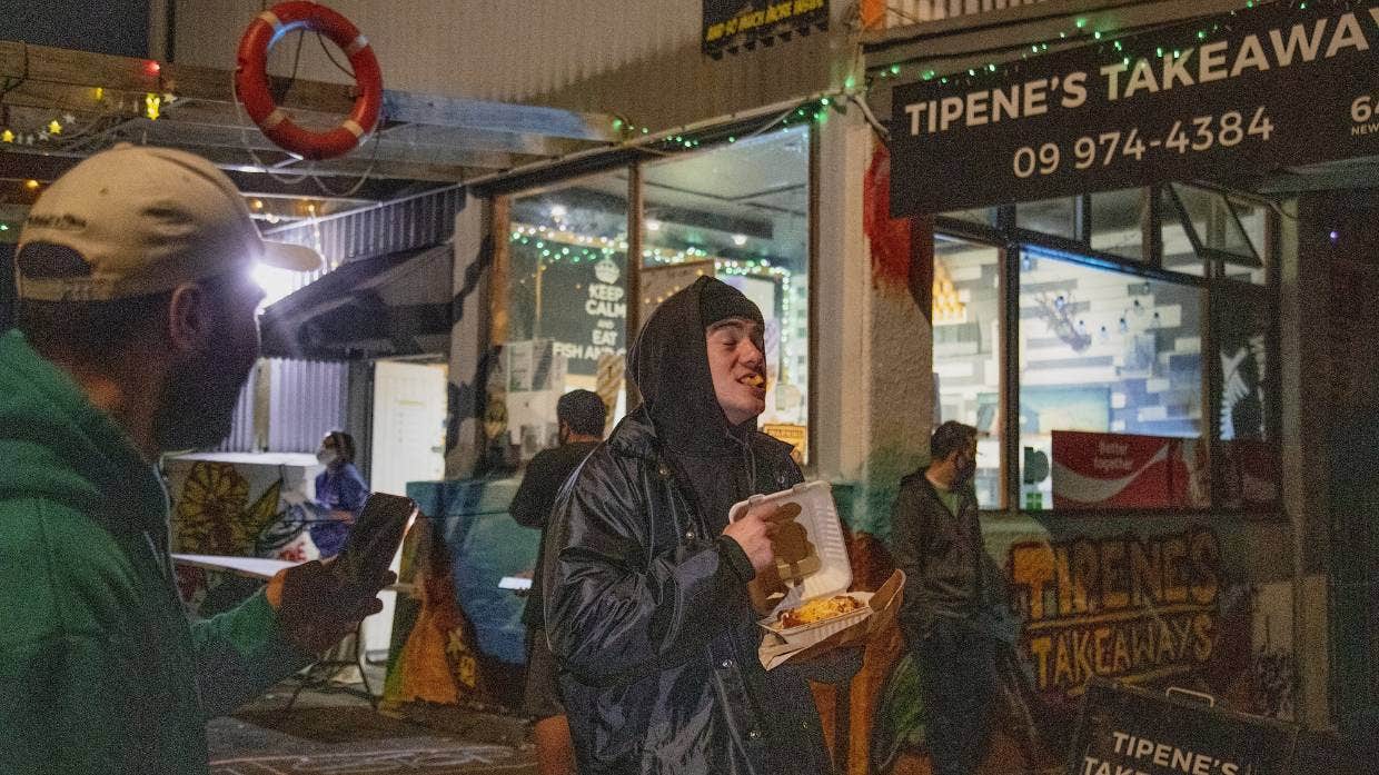 黑帮“*私走**”KFC全家桶被捕？吃不到垃圾食品，新西兰人馋坏了