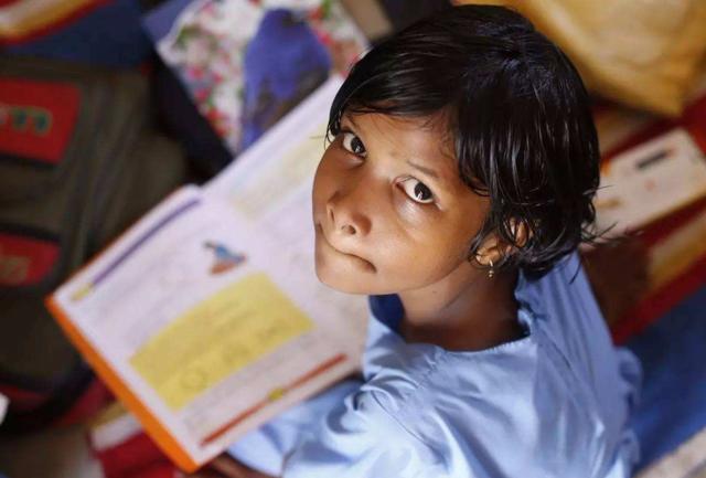 一写作业就哭闹的孩子该怎么教育,一写作业就睡觉的孩子咋办