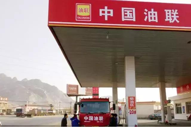 加油站100块钱的油能赚多少利润,加油站加一次油可以赚多少钱