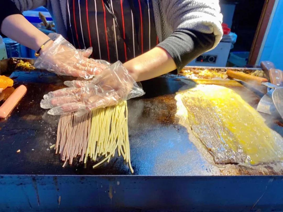 附近步行街美食推荐3-4人餐,人均30就能在江边尽享美食