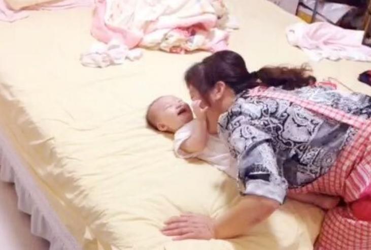 宝宝满口黄牙图片,宝宝满口牙照片火了