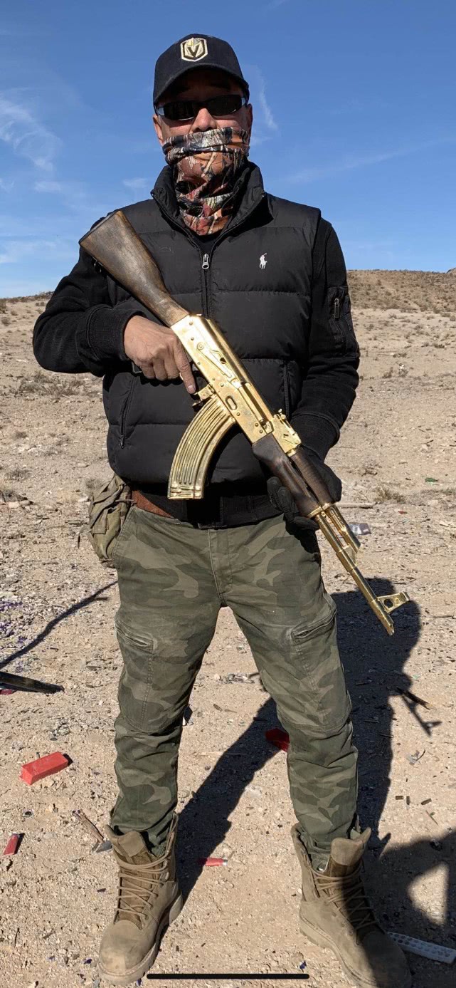 疫情来袭，在美华人纷纷囤枪，选枪是门大学问，听听大佬怎么说？