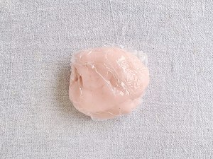 一碗糯米粉一个芒果,一碗糯米粉一个紫薯