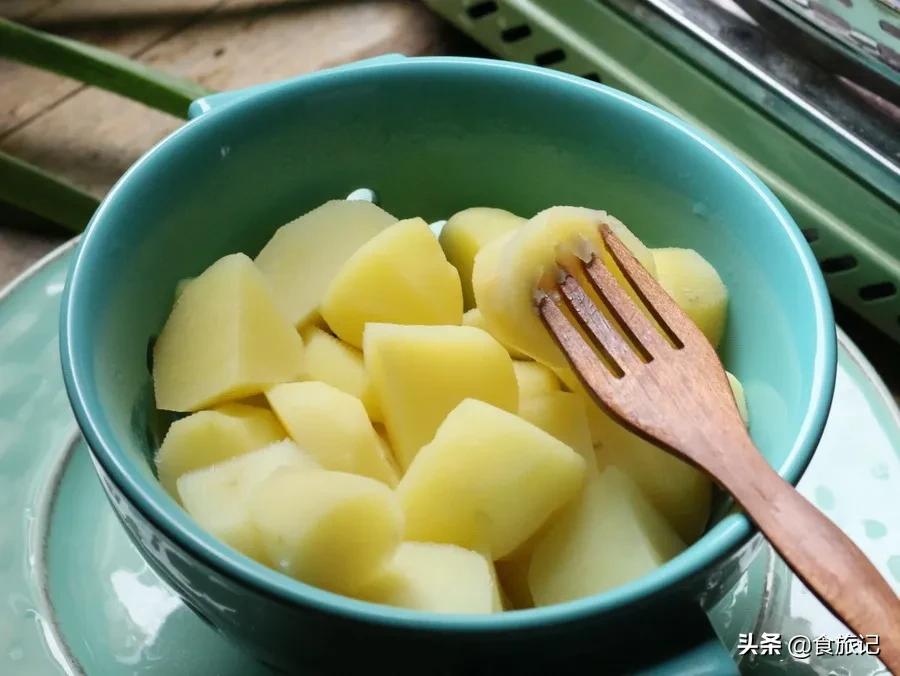 正宗恩施炕土豆摆摊,恩施炕土豆哪里卖的好吃