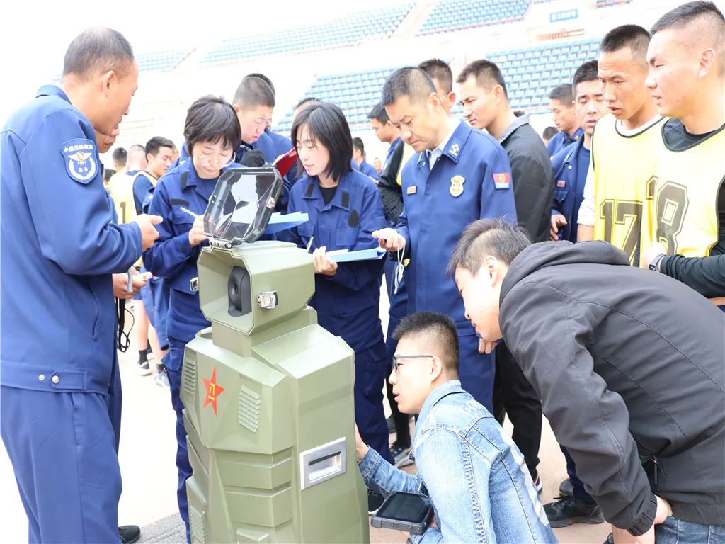 来了,电信“机器人天团”!网友:“成精了!”