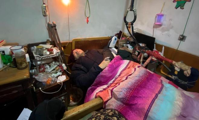 遭“吉尼斯”起诉,送万千逝者“回家”……他活成了大写的“人”