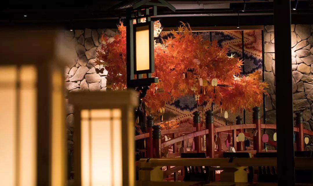 日式酒场大哥大出来营业了，凌晨3点还被小仙女围观