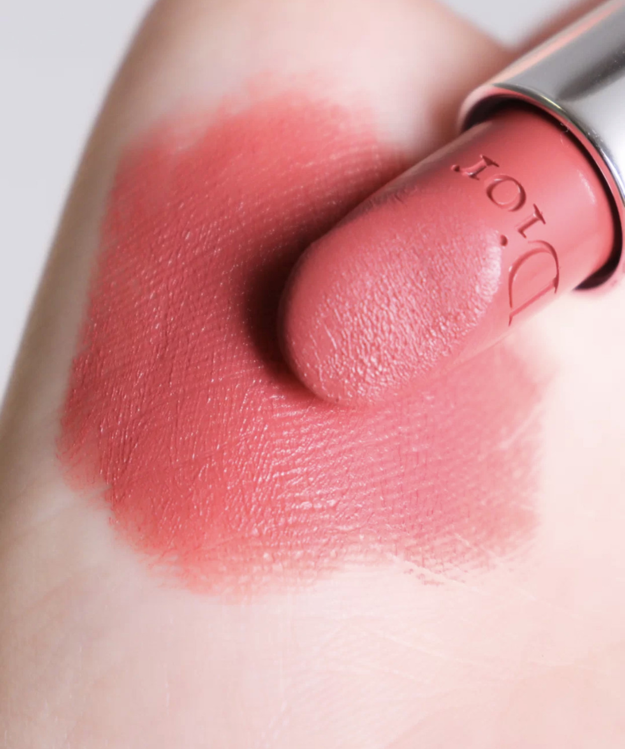 迪奥经典色99,迪奥被黑的最惨的一次