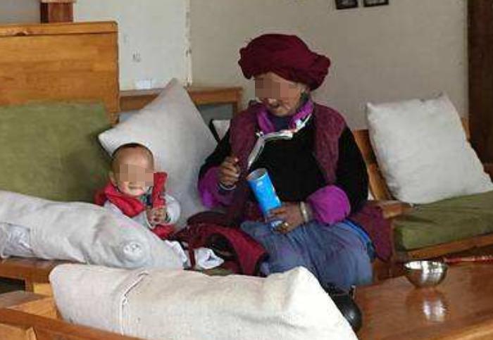 宝宝不小心吞了一根烟头,宝宝不小心吞了他爸爸的烟头