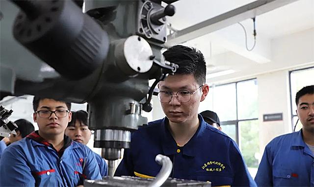 4年前，那个19岁荣获世界大赛冠军的技校生宋彪，如今怎样了？