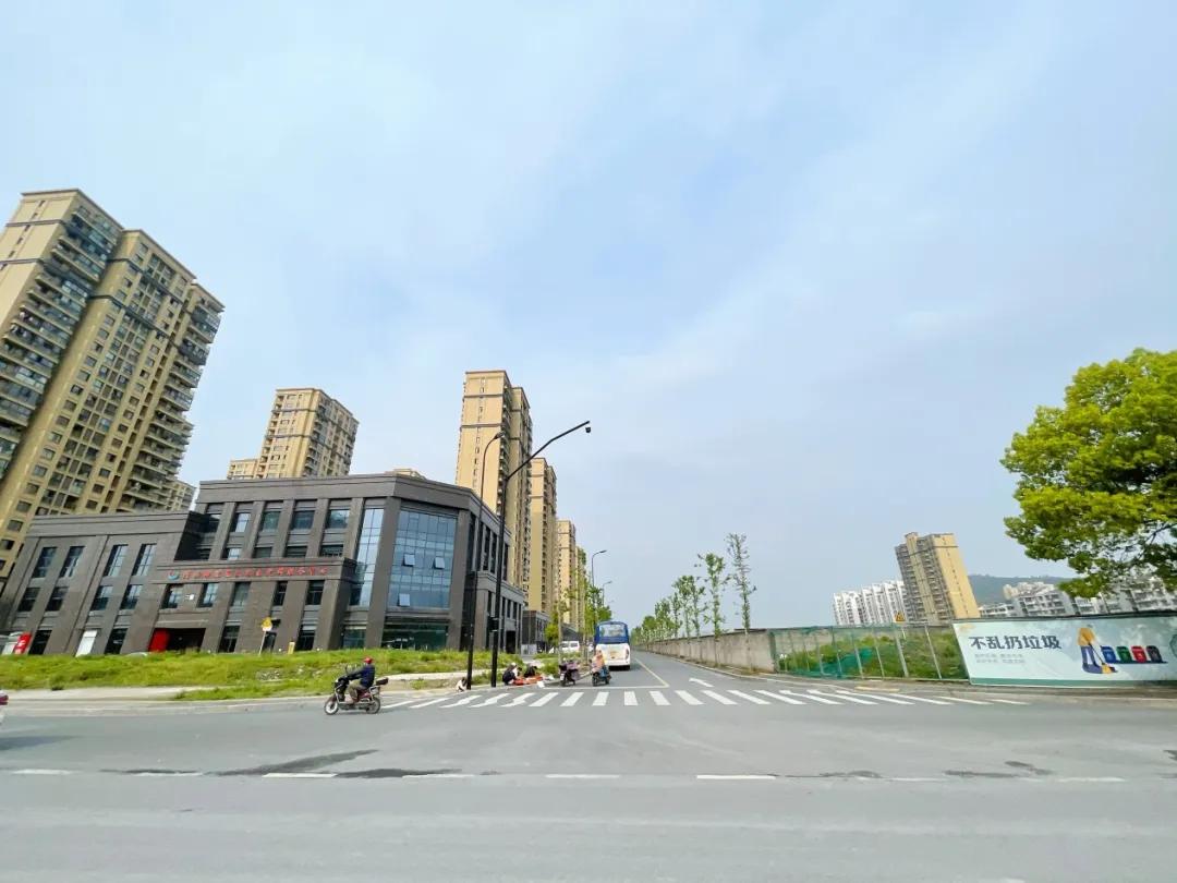 38000元/㎡的浦沿,一分未涨,但无倒挂,摇吗?丨“小公举”探地