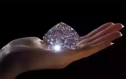 钻石的原石原来长这样,钻石的原石是特别的轻又硬