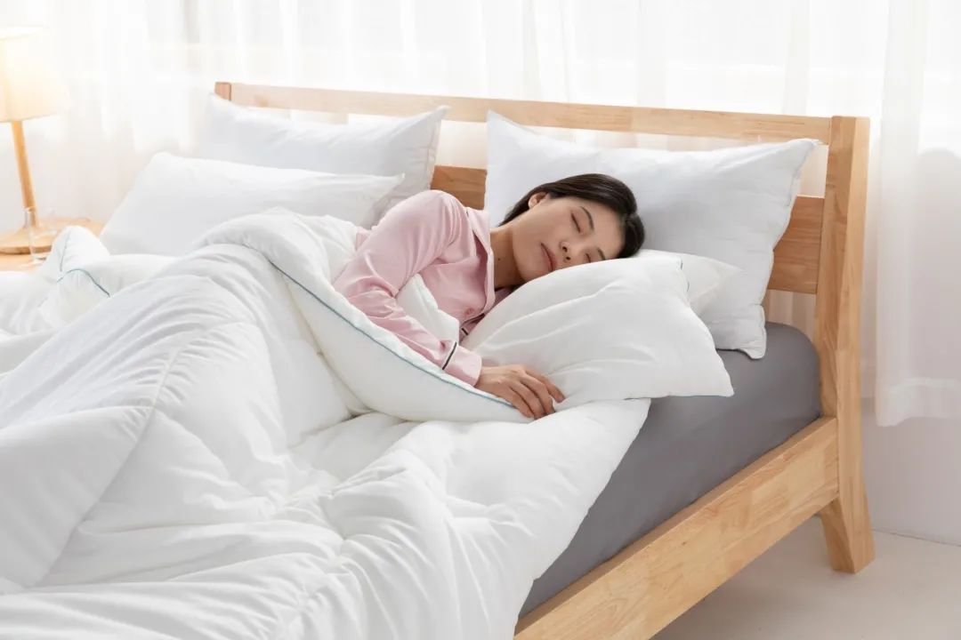 重被子好还是轻被子好,盖厚被子好还是薄被子好