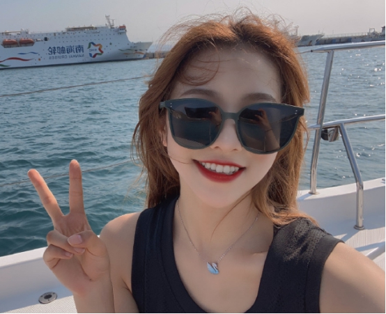 刘思瑶真正脸型,刘思瑶侧脸镜头是怎么摆的