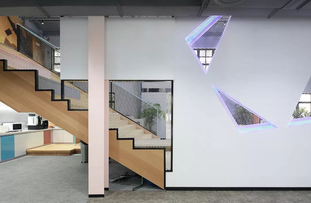 哔哩哔哩blg标配,哔哩哔哩室内设计