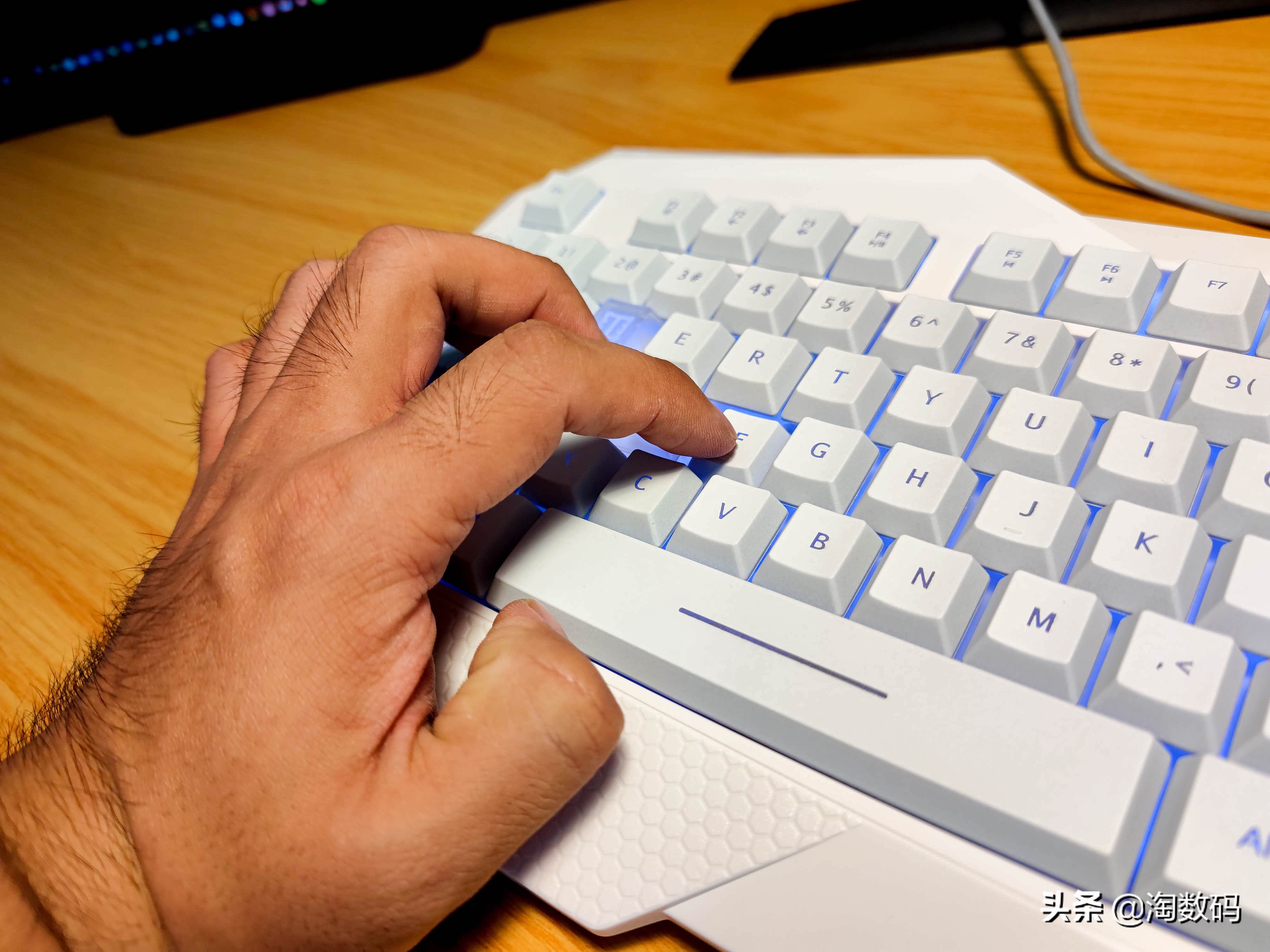 落魄侠客沦为白菜：￥69入手AULA狼蛛TGA大赛定制游戏键鼠套晒单