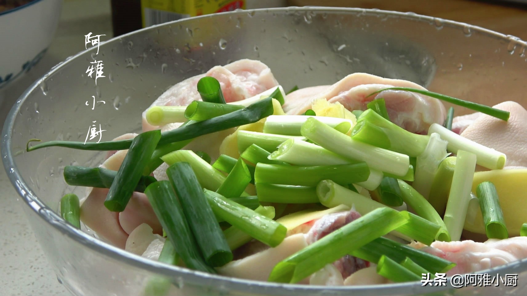 猪蹄不放油怎么做好吃又软烂,猪蹄新做法酥香软烂外焦里嫩