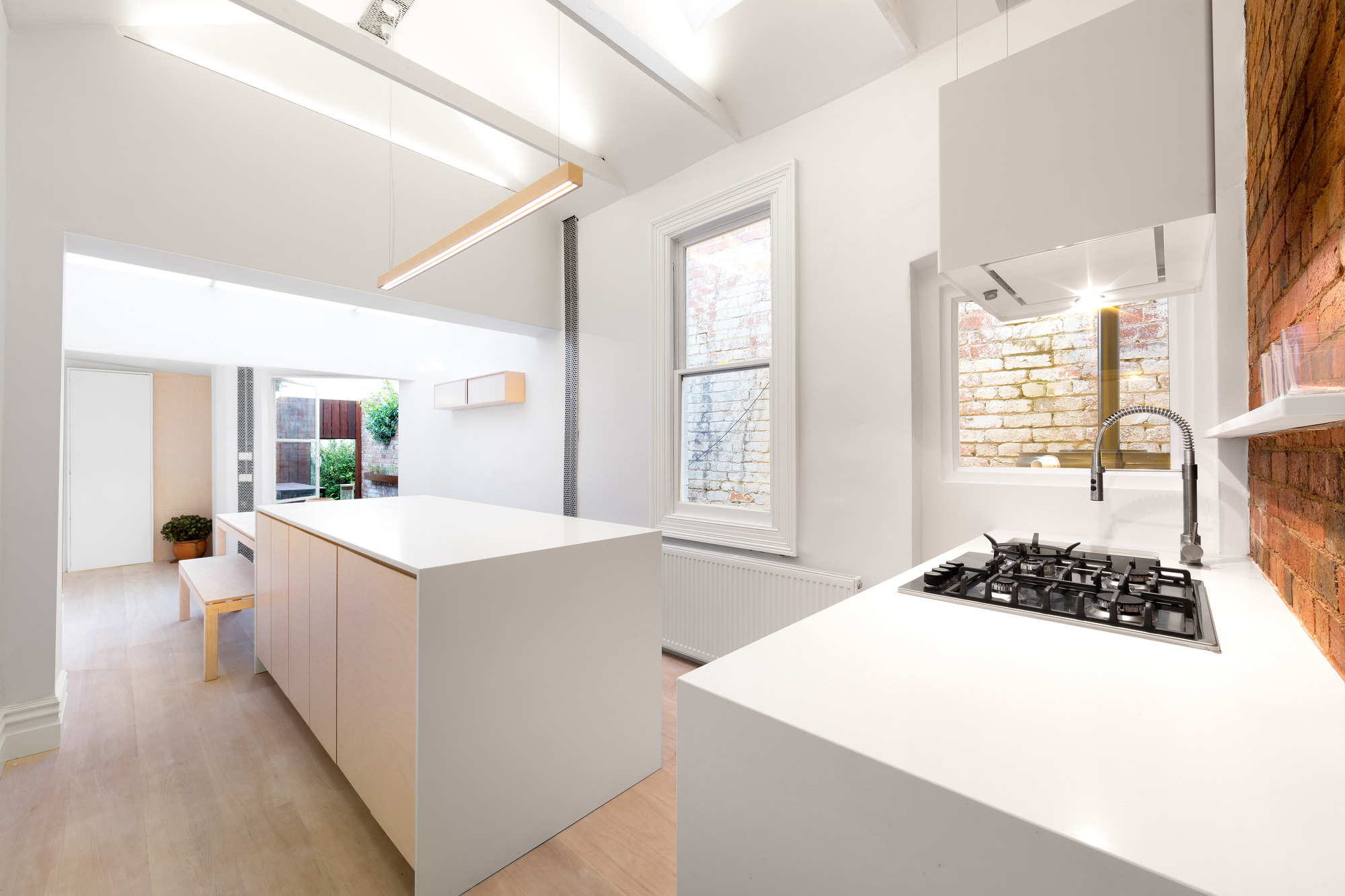 线性灯光房间,直线型台灯