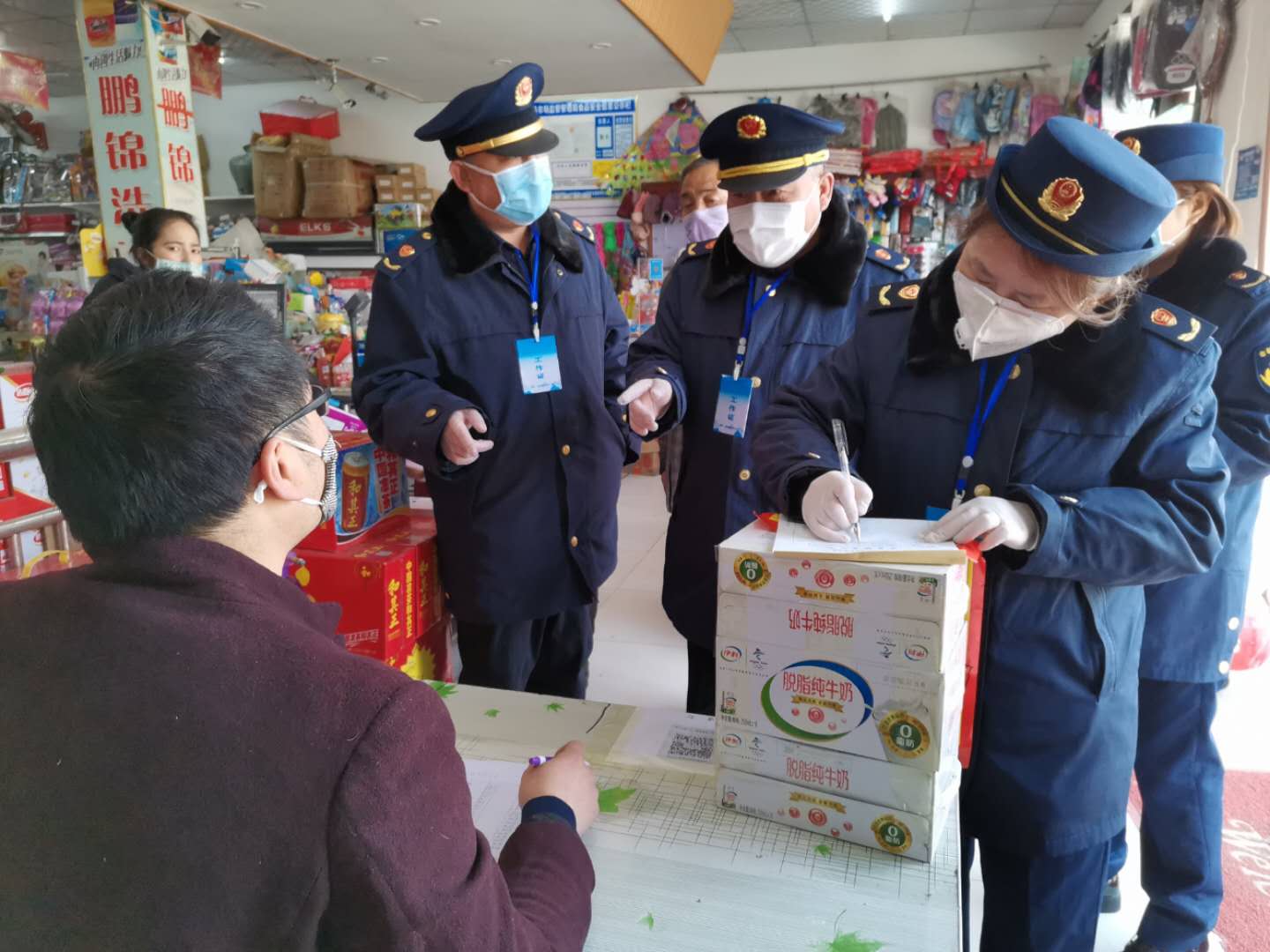 新池疫情,防控疫情飘扬党旗