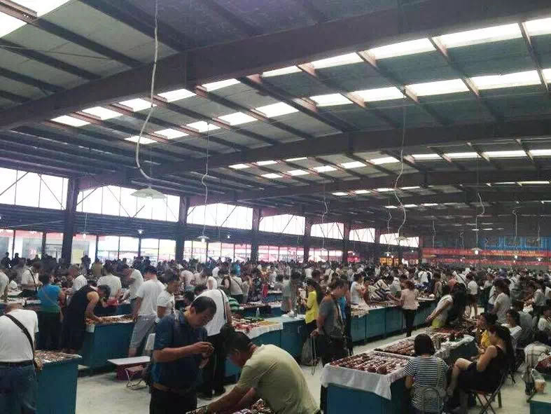 地上捡橄榄石,山上挖“战国红”,走,这个国庆到河北寻宝去