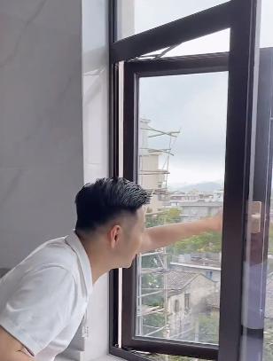 厨房阳台推拉窗封窗效果图,厨房全是窗户怎么装