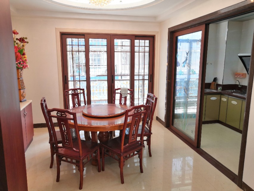 普宁寸土寸金的繁华商圈中,最为低调的贵族房,流沙盛世华庭!