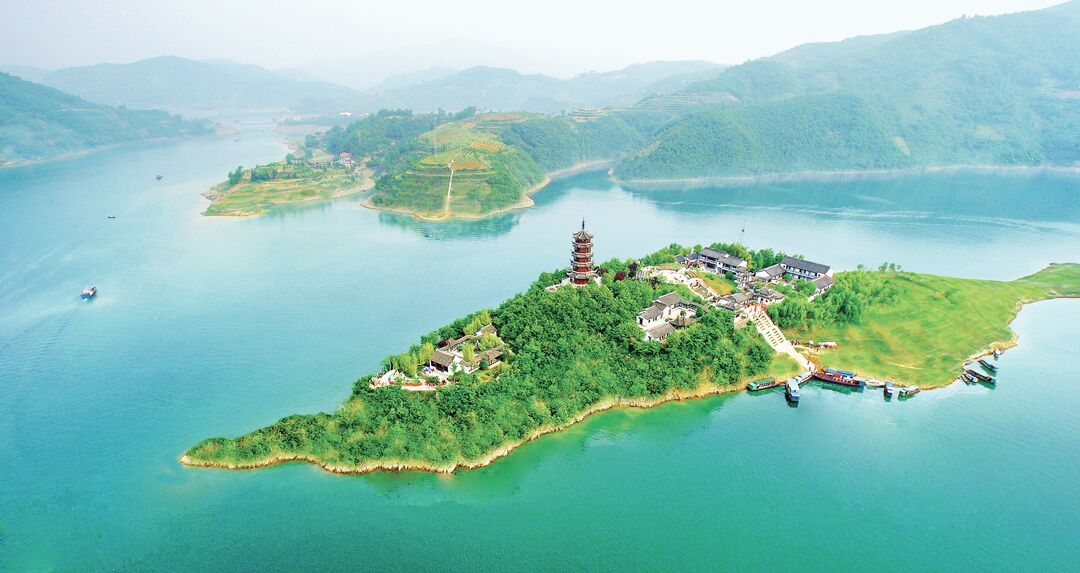 凝心聚力谋发展脱贫攻坚谱新篇,凝心聚力决胜脱贫攻坚决战