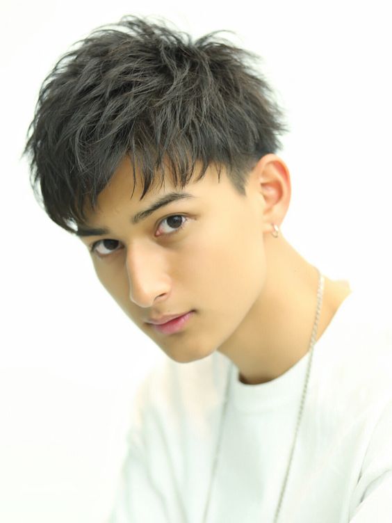 男生卷发造型中短卷,男生卷发造型中长发圆脸