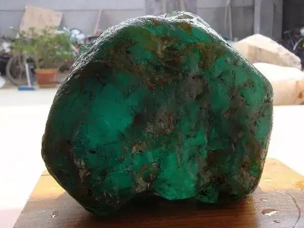 捡到这些石头不要扔真的很值钱,哪些石头价值连城千万别扔