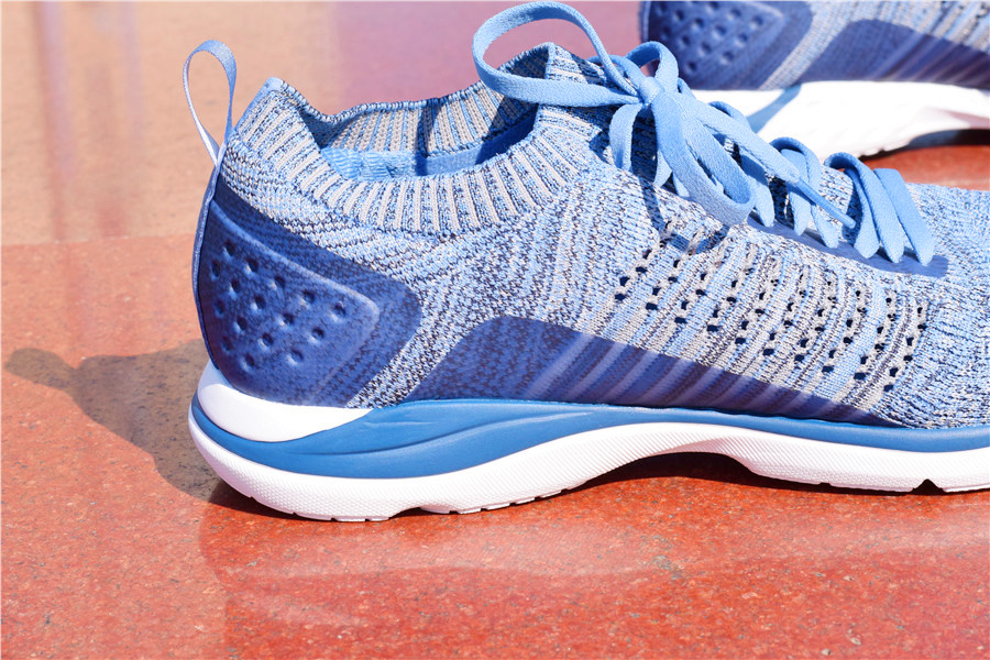 第一次穿软弹跑鞋感觉,第一次穿跑鞋有种站不稳的感觉