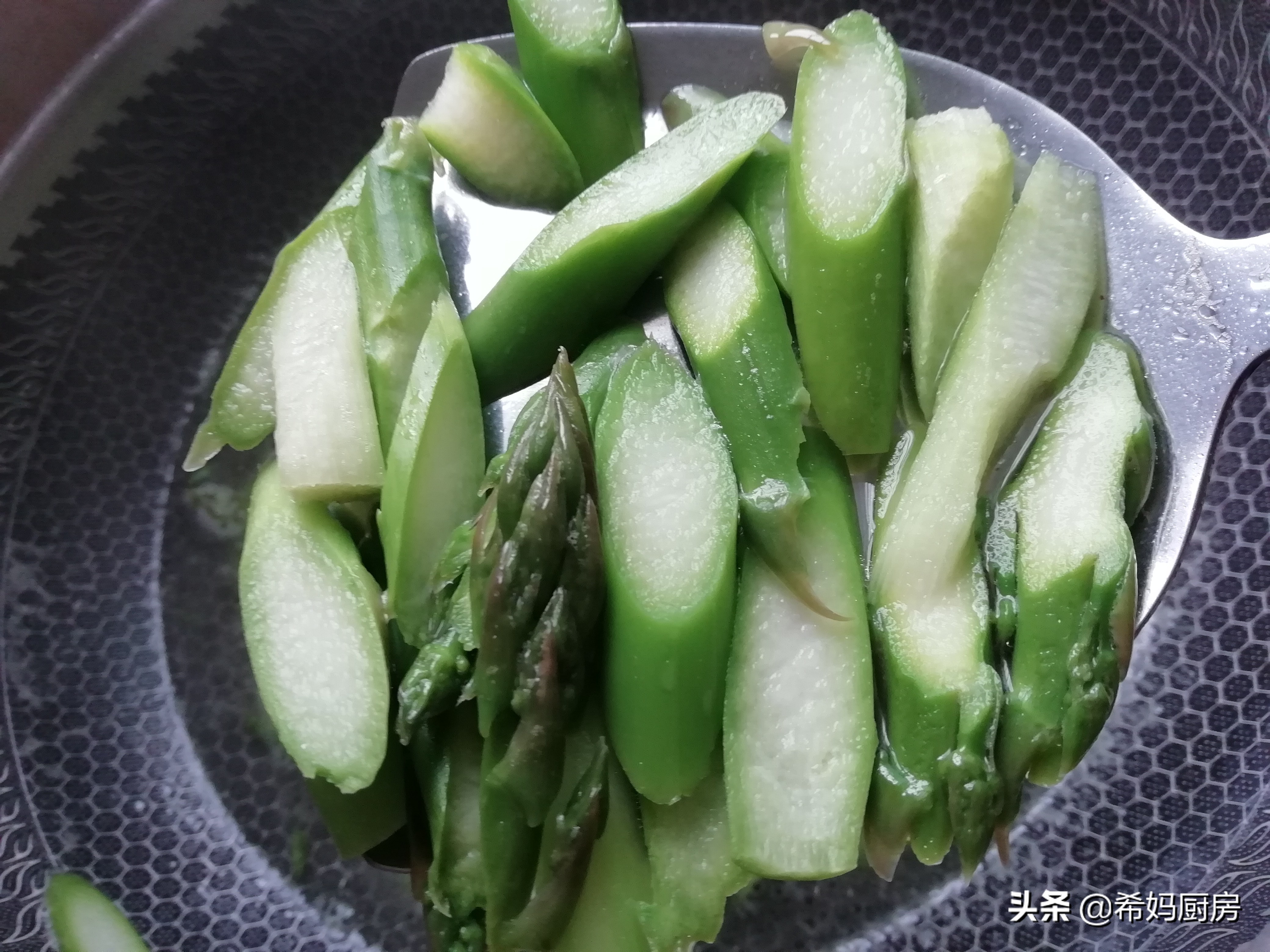 春季补充营养多吃芦笋，一文教会你，买到脆嫩又好吃的芦笋