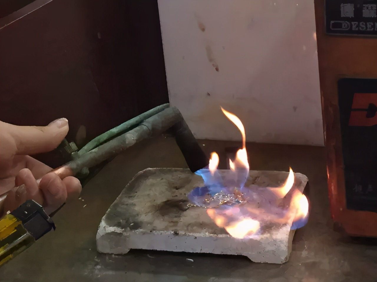 黄金回收为什么有不用火烧的,回收黄金为什么要烧一下