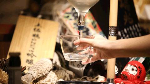 日式酒场大哥大出来营业了，凌晨3点还被小仙女围观