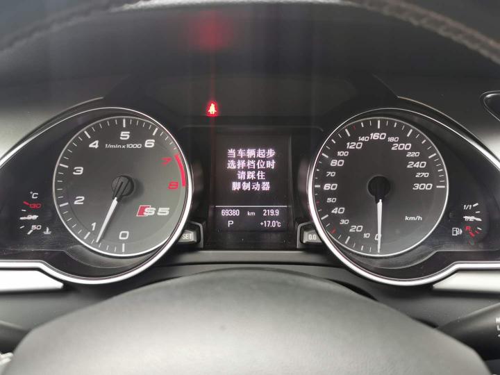 奥迪s52012款s53.0tcoupe,二手奥迪s5双门版