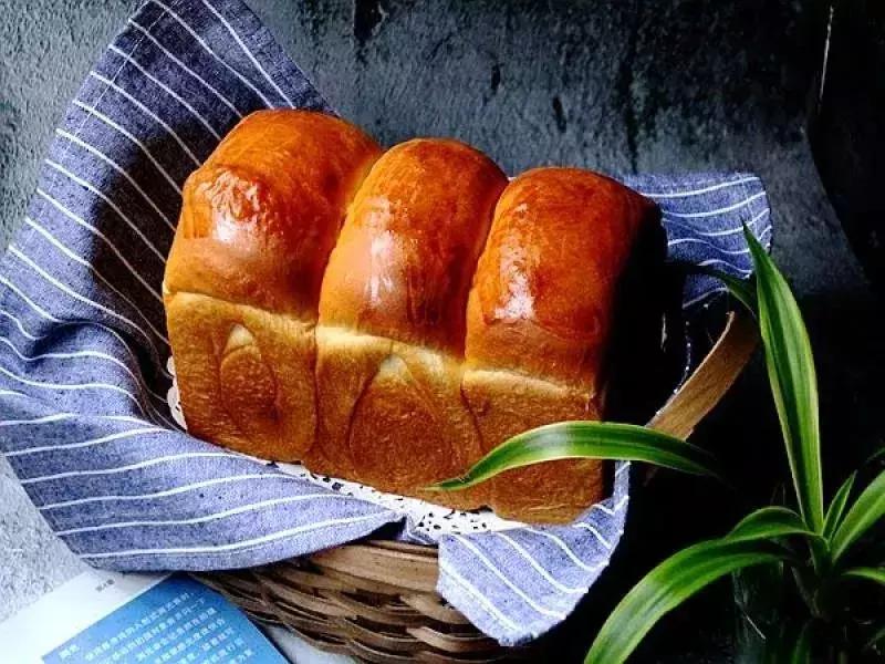 手工吐司面包真好吃,超级松软吐司面包炼乳版