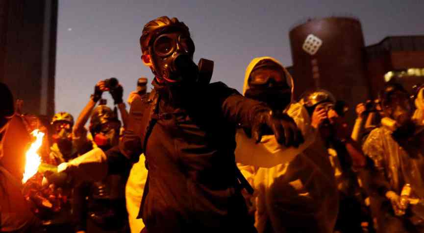 霹雳手段，菩萨心肠丨香港一日