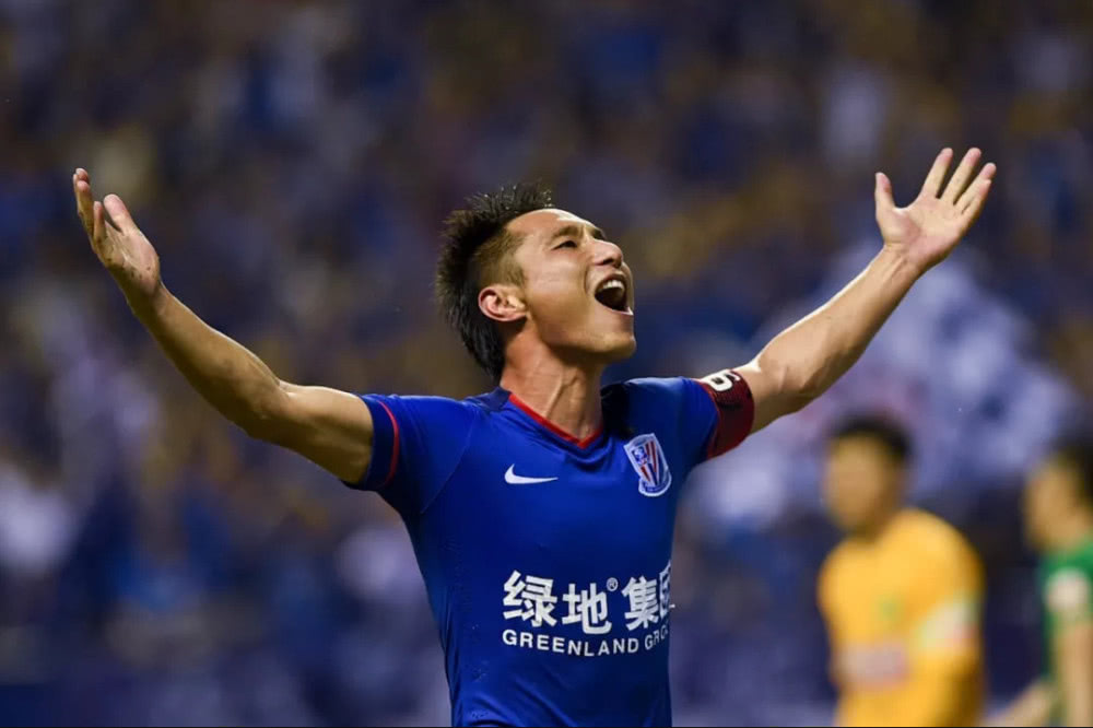 他本应该成为国足最优秀的中场，却命途多舛最终陨落