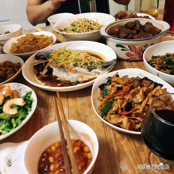 在东北吃饭是一种什么体验,跟东北人吃饭是什么体验