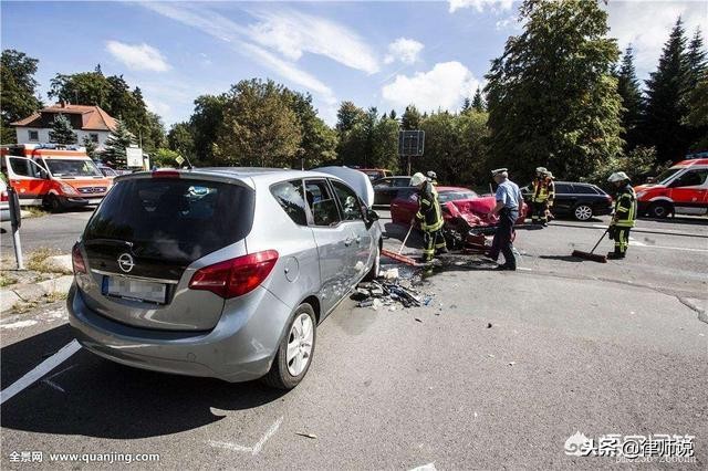 车辆撞人后保险公司垫付医疗费吗,撞人后同等责任该先垫付医疗费吗